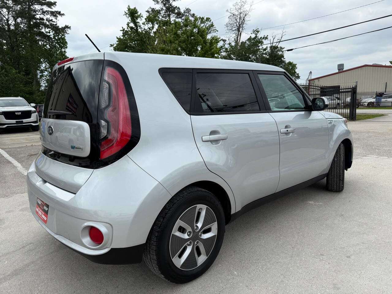 Used 2017 Kia Soul EV image 4