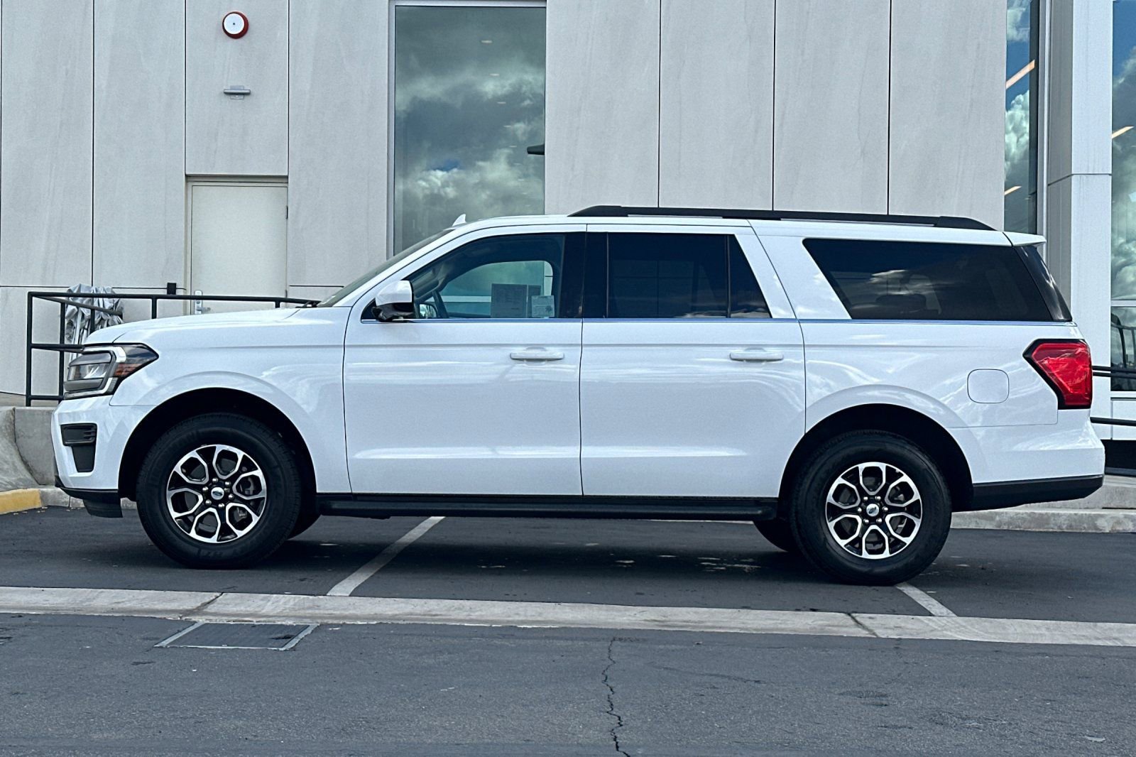 Certified 2024 Ford Expedition Max XLT image 6