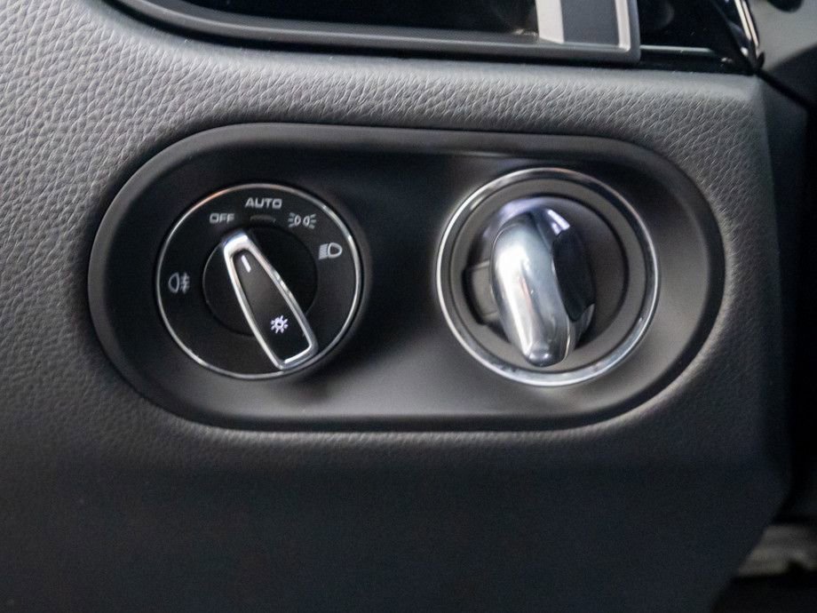 Certified 2025 Porsche Macan image 19