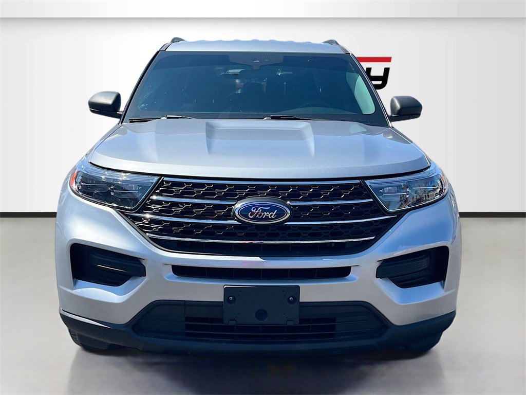 Used 2022 Ford Explorer XLT image 2