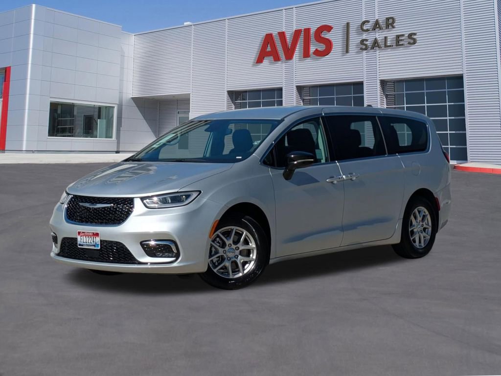 Used 2024 Chrysler Pacifica Touring-L