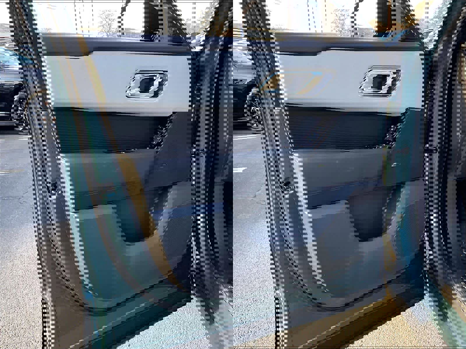 New 2026 Land Rover Range Rover Velar Dynamic SE image 24