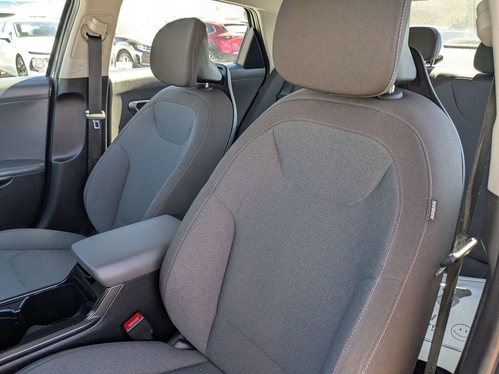 Used 2025 Kia K4 LXS image 14