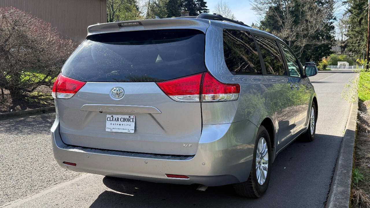 Used 2012 Toyota Sienna XLE w/ Premium Pkg FWD image 8