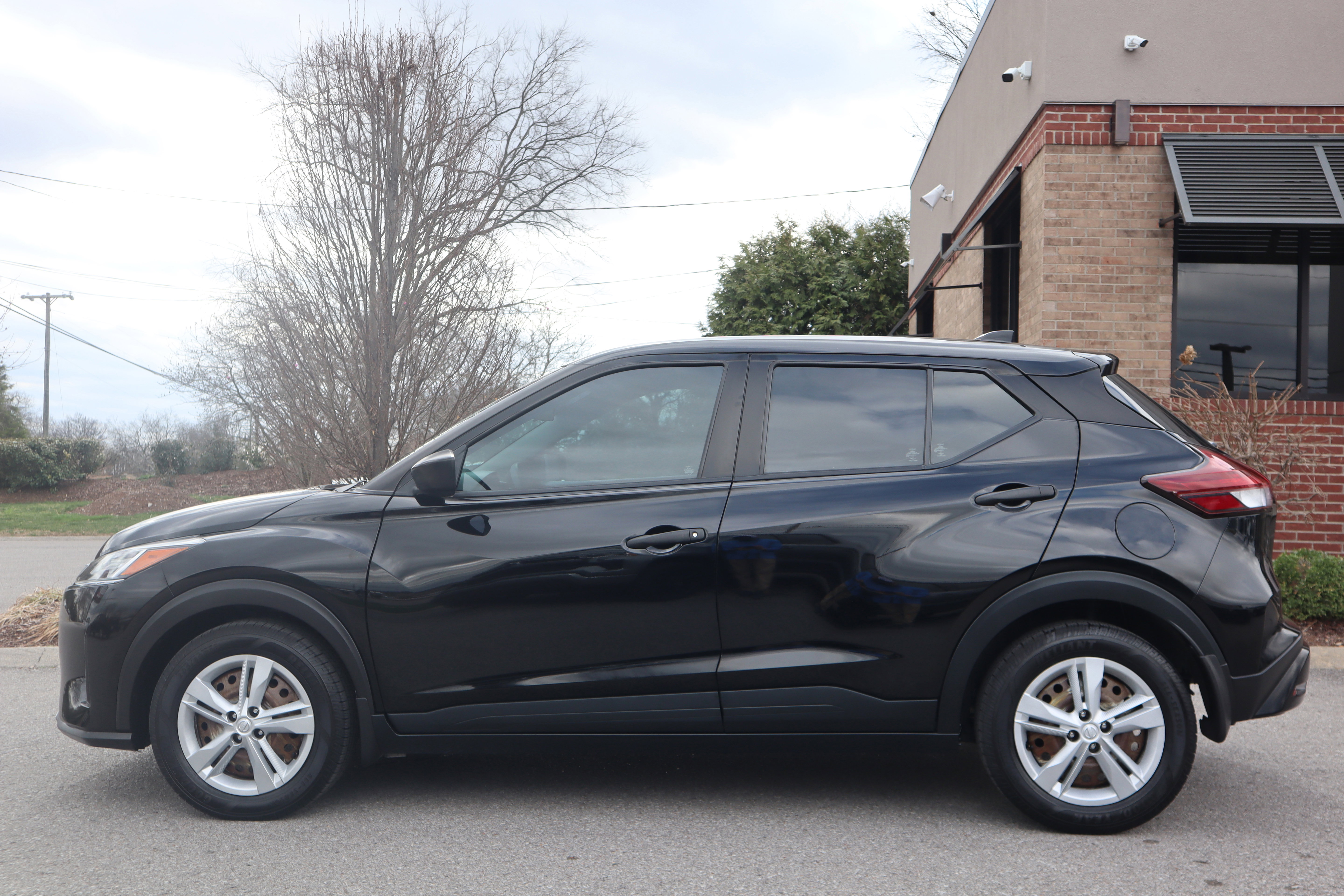 Used 2022 Nissan Kicks S image 10