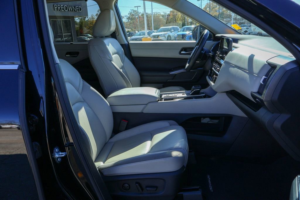 Used 2025 Nissan Pathfinder SL image 8