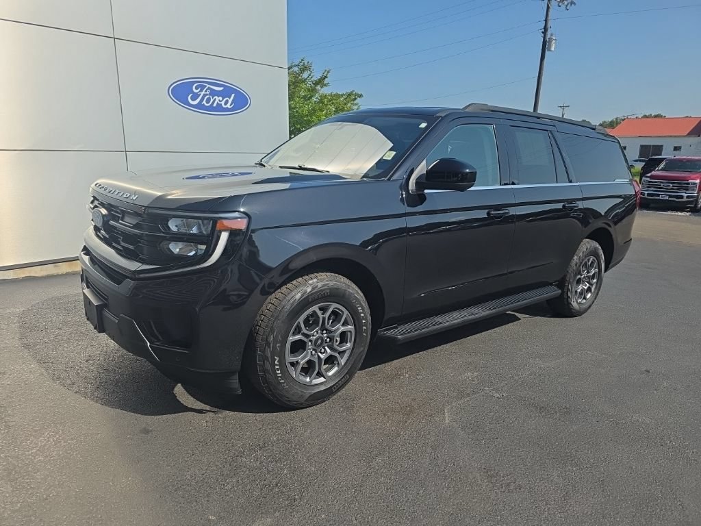 Used 2025 Ford Expedition Max Active AWD/4WD image 2
