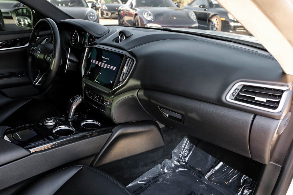 Used 2023 Maserati Ghibli Modena image 10