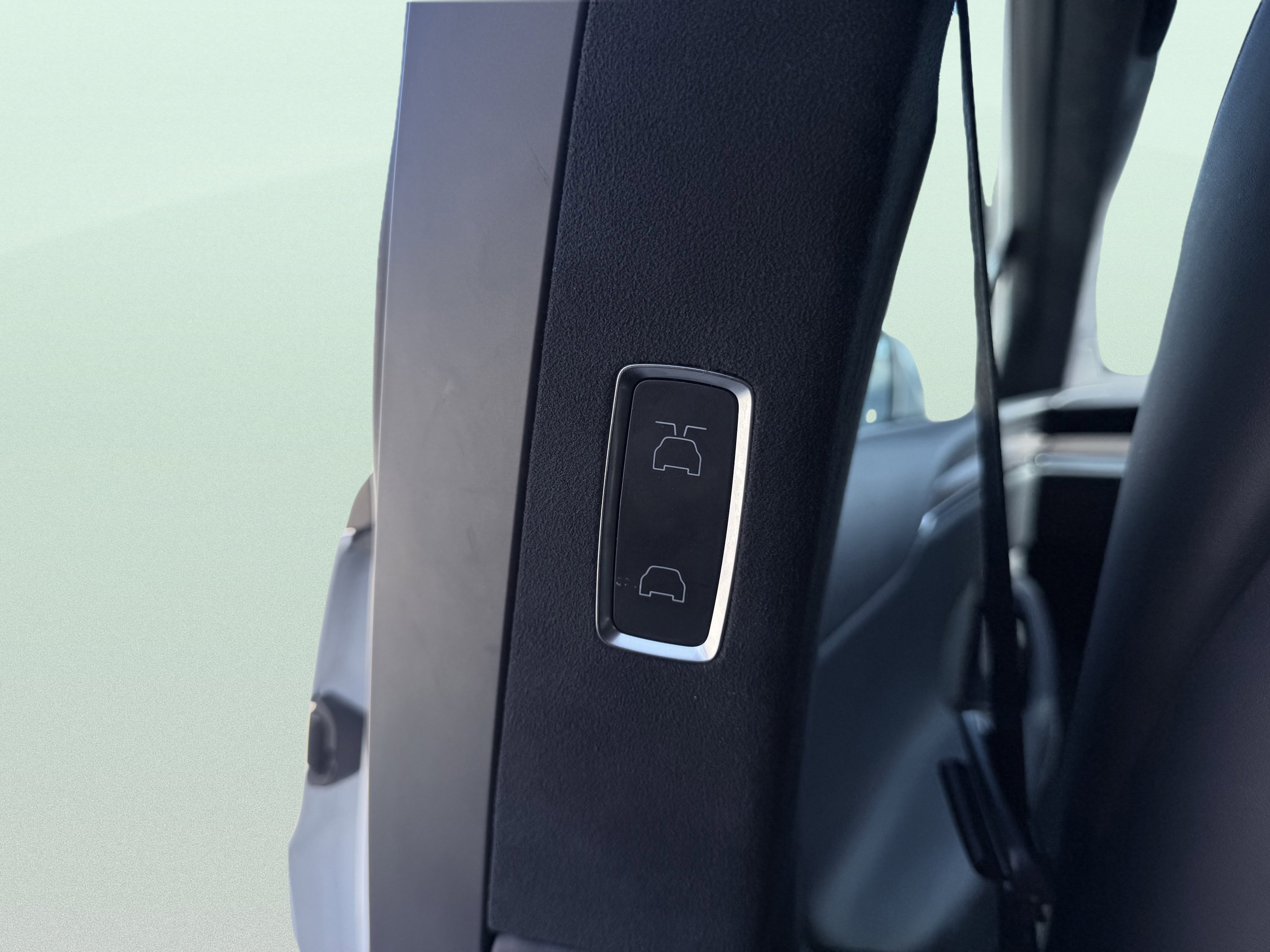 Used 2023 Tesla Model X image 43