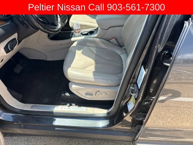 Used 2019 Lincoln MKC Select w/ Select Plus Package FWD image 2