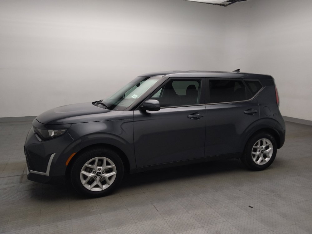 Used 2023 Kia Soul LX w/ LX Technology Package FWD image 2