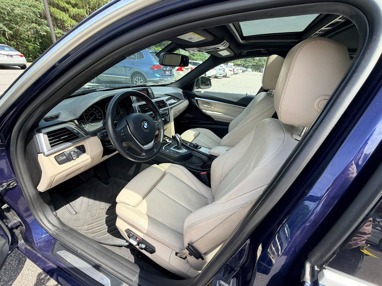 Used 2017 BMW 330i xDrive Sedan AWD/4WD image 8