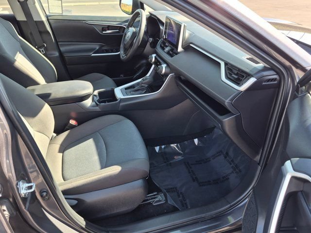 Used 2025 Toyota RAV4 XLE FWD image 5