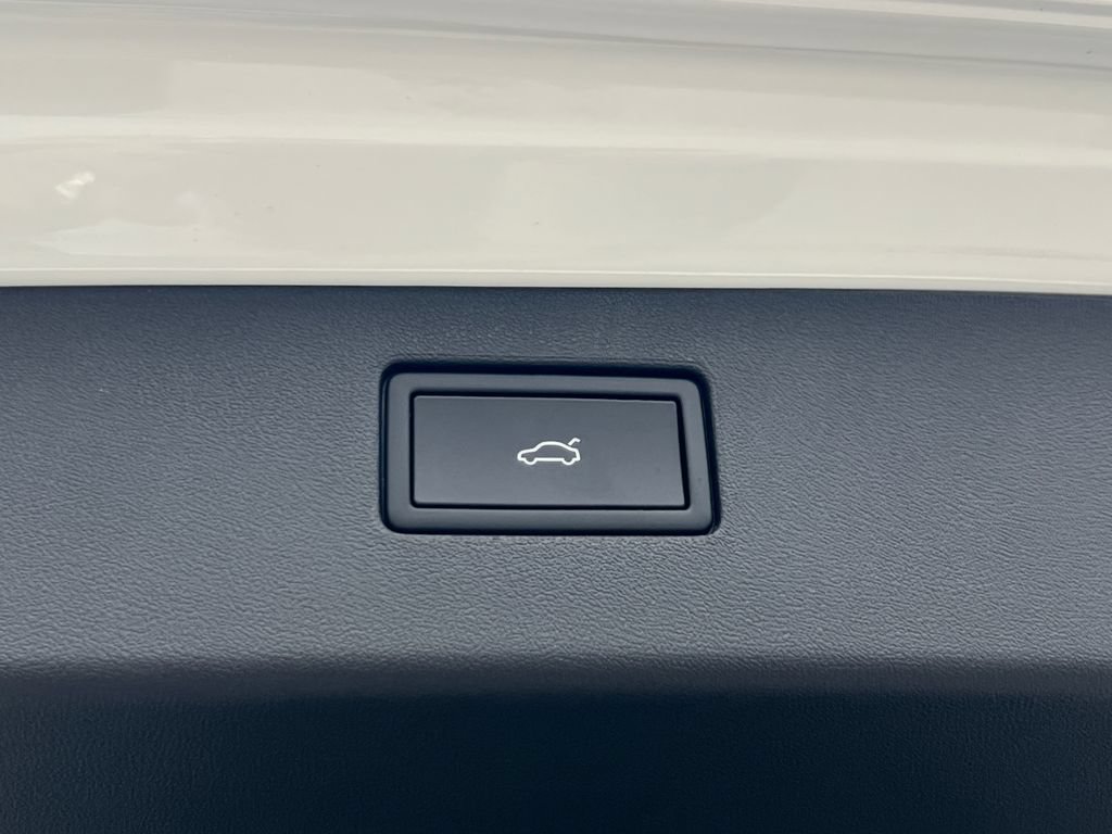 New 2026 Volkswagen Tiguan SE AWD/4WD image 16