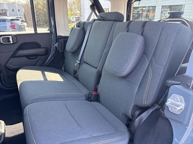 Used 2025 Jeep Wrangler Unlimited Sahara w/ Safety Group image 10