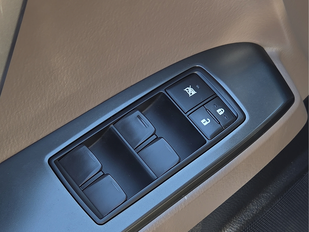Used 2023 Lexus GX 460 Premium w/ Accessory Package AWD/4WD image 14