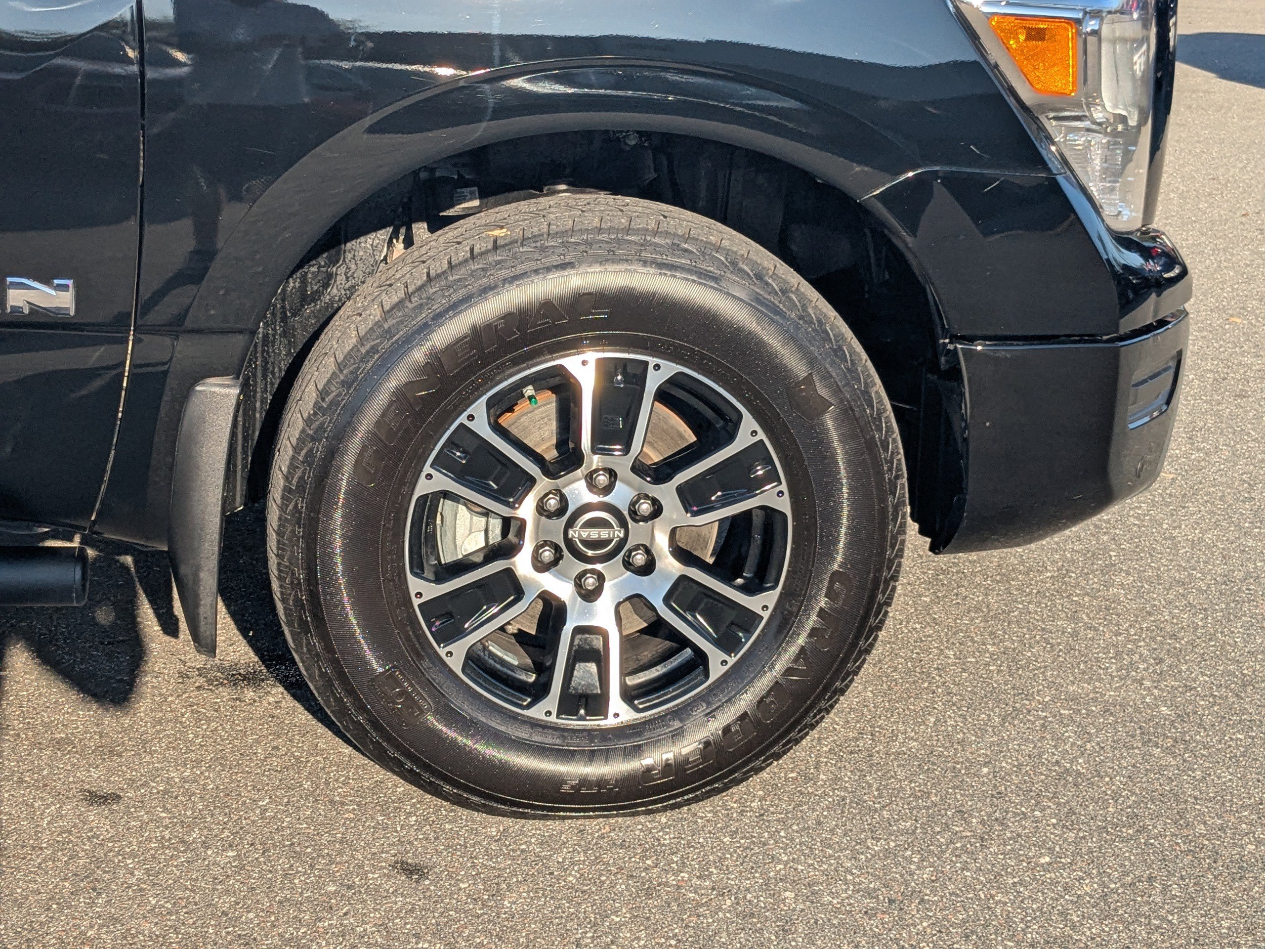 Used 2023 Nissan Titan SV w/ SV Convenience Package image 12