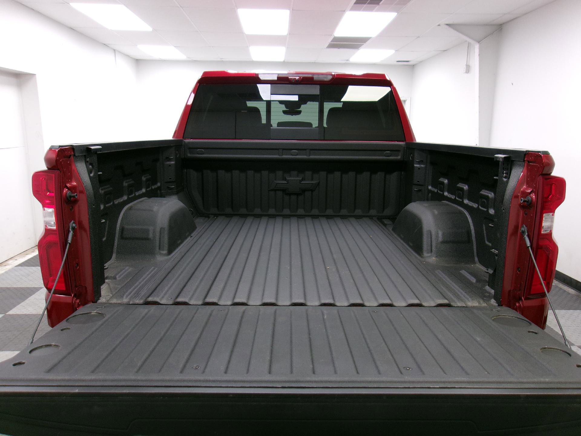 Used 2025 Chevrolet Silverado 1500 High Country w/ High Country Premium Package AWD/4WD image 11
