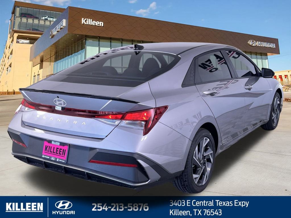 Used 2025 Hyundai Elantra Sport image 9