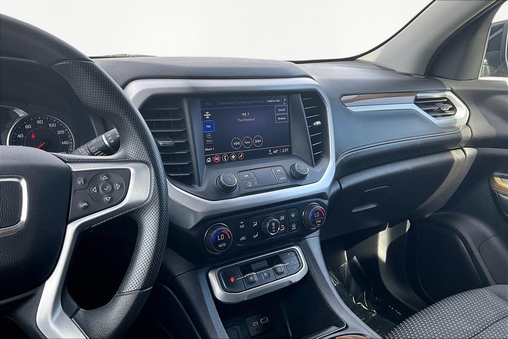Used 2023 GMC Acadia SLE image 6
