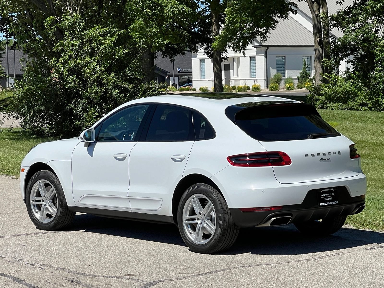 Used 2018 Porsche Macan AWD/4WD image 3