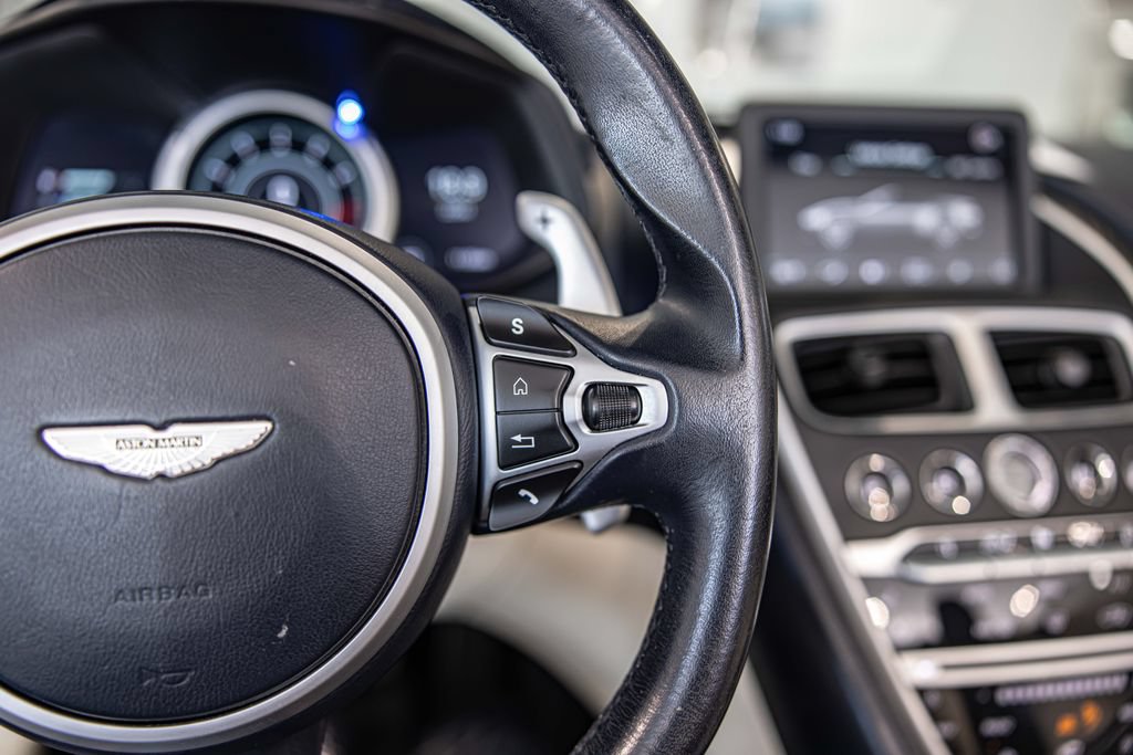 Used 2019 Aston Martin DB11 Volante RWD image 25