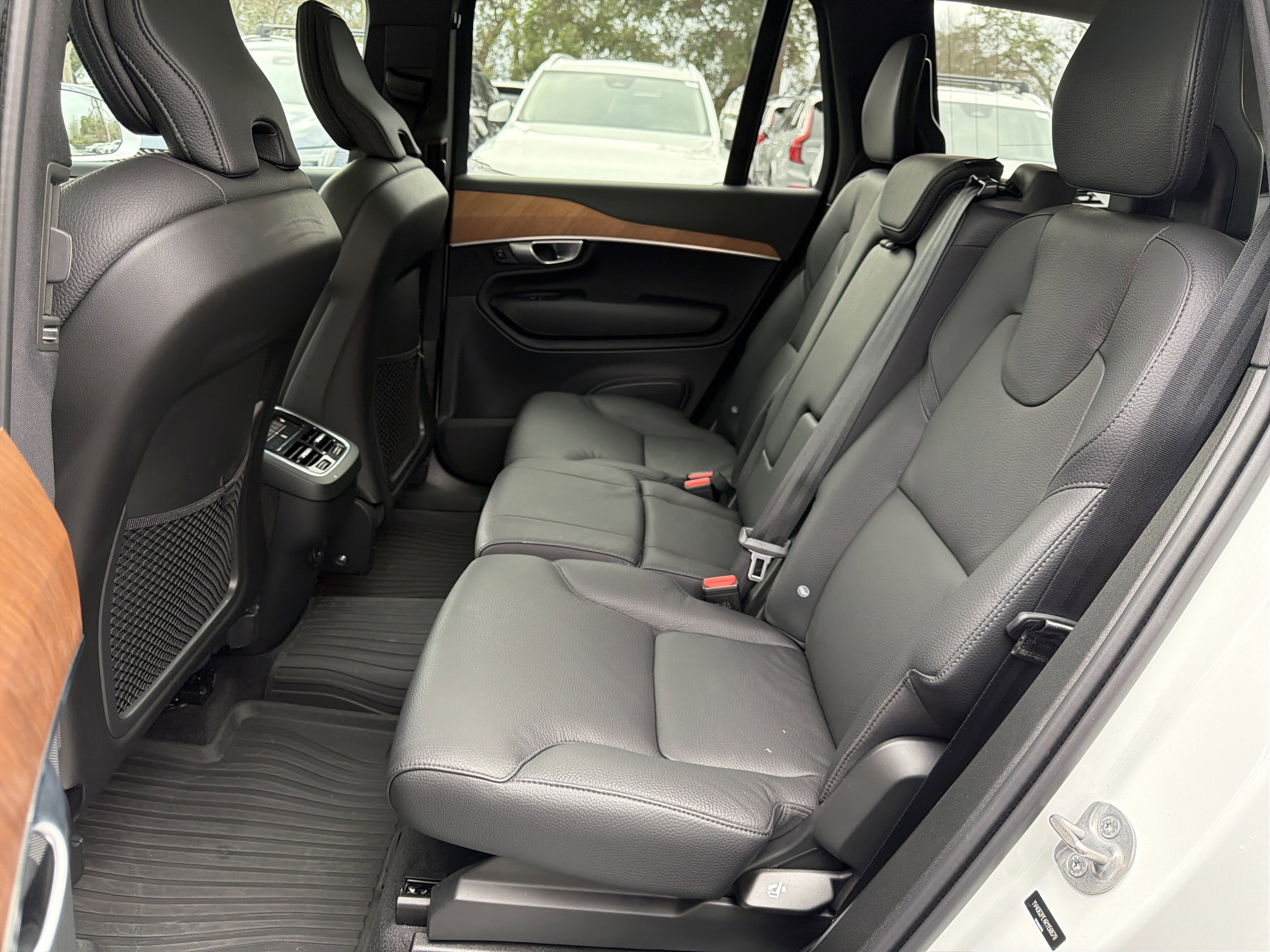 Certified 2024 Volvo XC90 B6 Plus w/ Protection Package Premier image 32