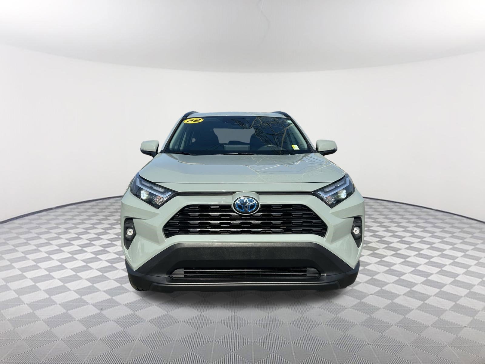 Used 2022 Toyota RAV4 XLE Premium AWD/4WD image 2