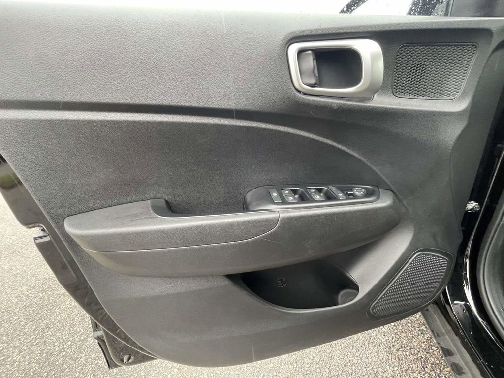 Used 2020 Hyundai Venue SEL image 14