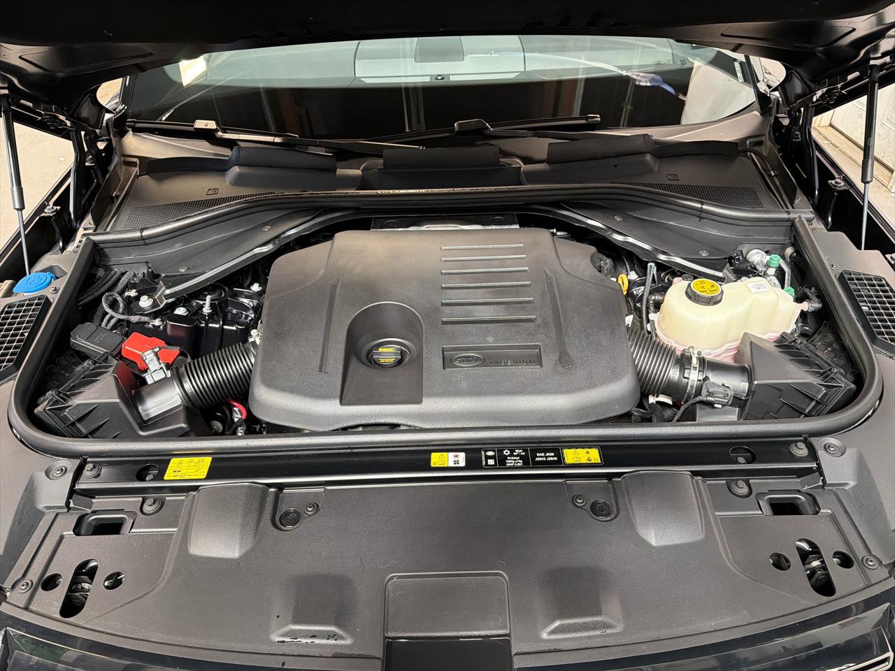 Used 2025 Land Rover Range Rover Long Wheelbase SE image 27