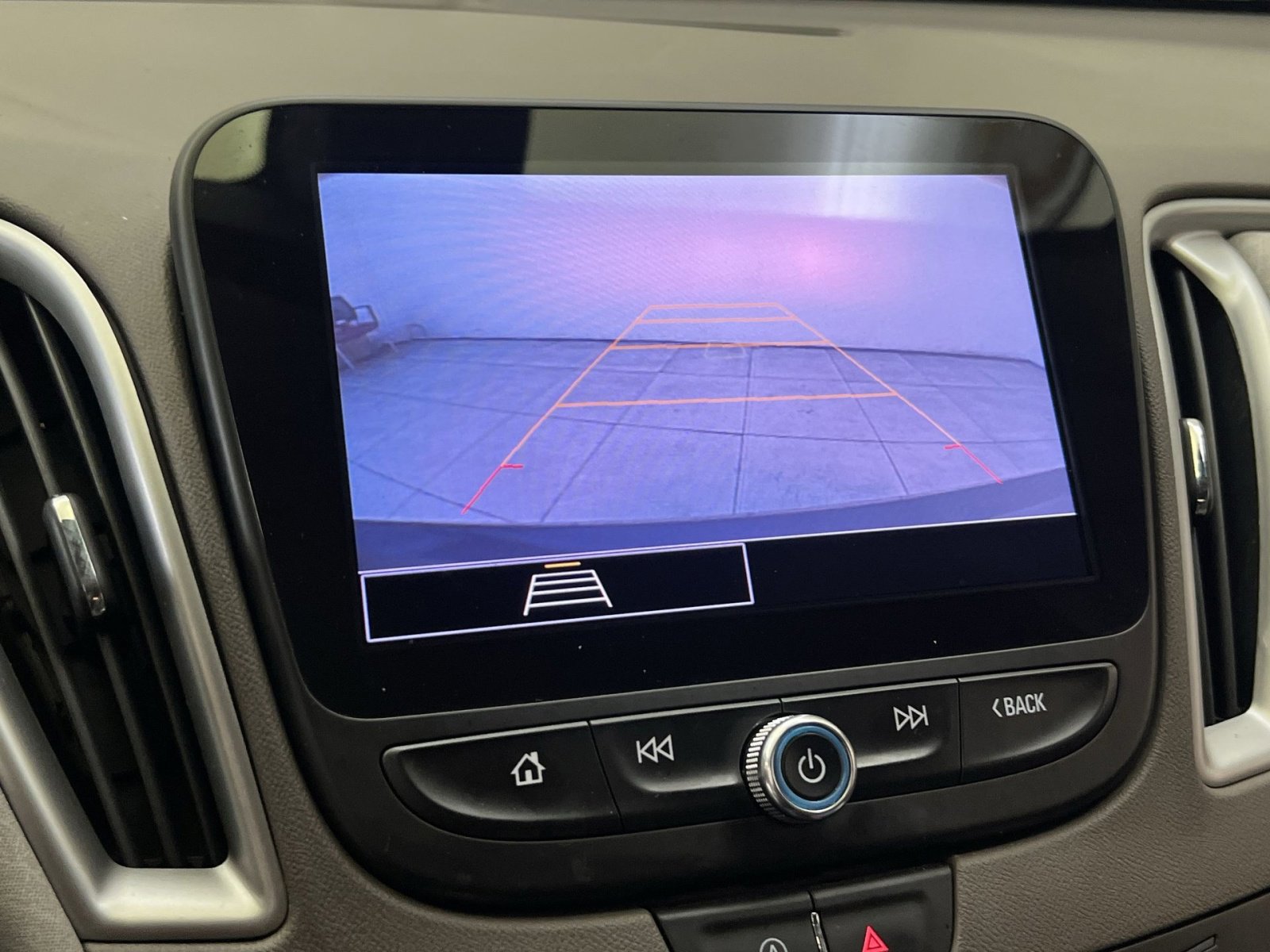 Used 2022 Chevrolet Malibu LT FWD image 18