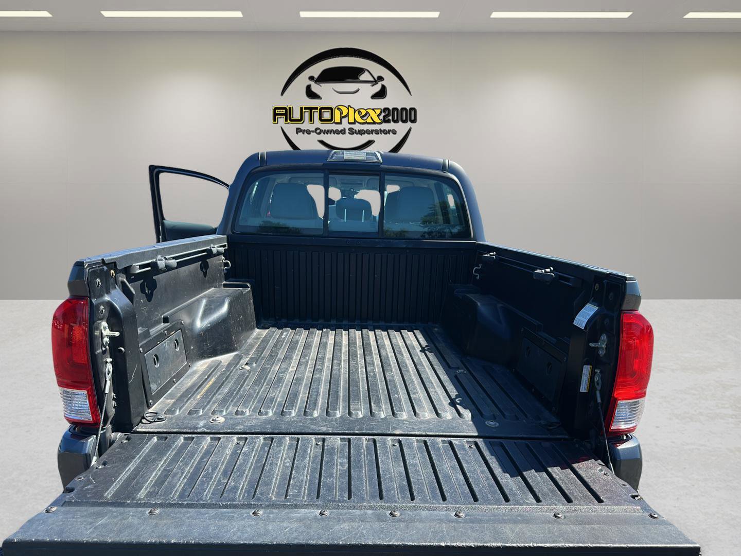 Used 2017 Toyota Tacoma SR w/ SR Convenience Package RWD image 20