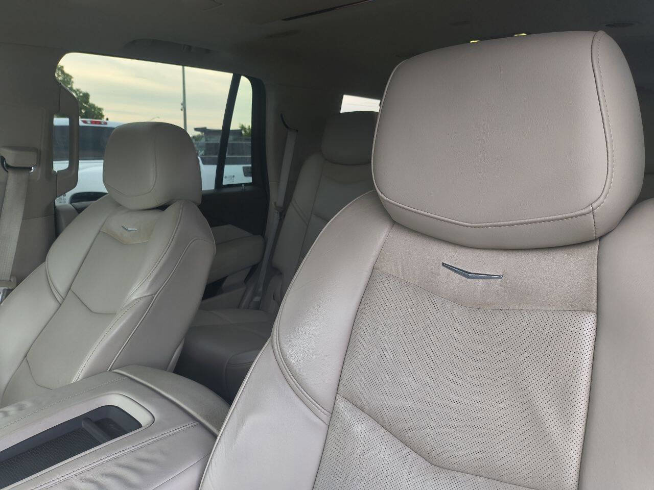 Used 2015 Cadillac Escalade Premium image 13