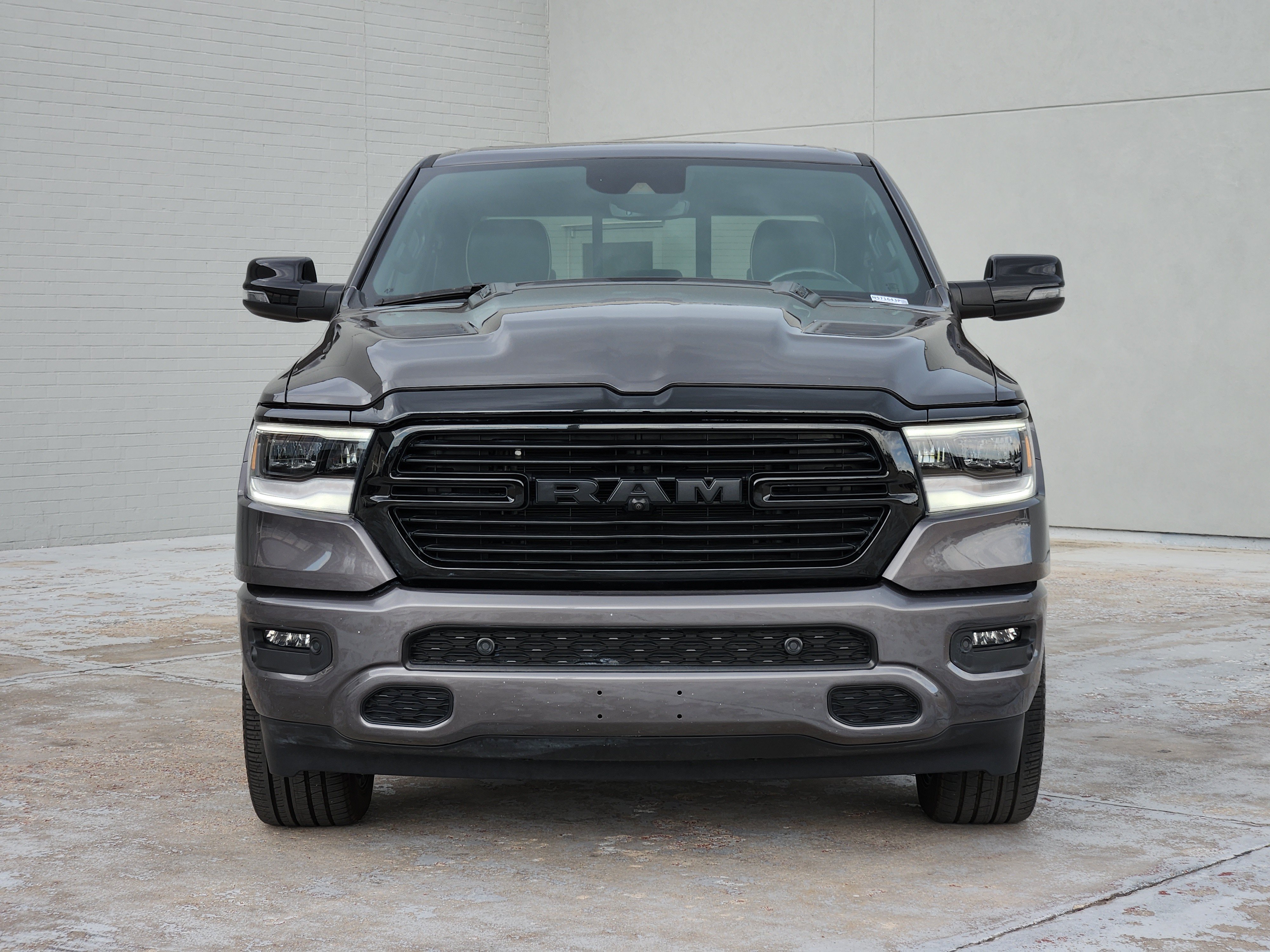 Used 2023 RAM 1500 Laramie AWD/4WD image 3
