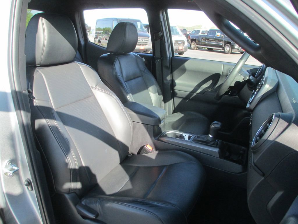 Used 2023 Toyota Tacoma TRD Off-Road w/ TRD Premium Off Road Package AWD/4WD image 24