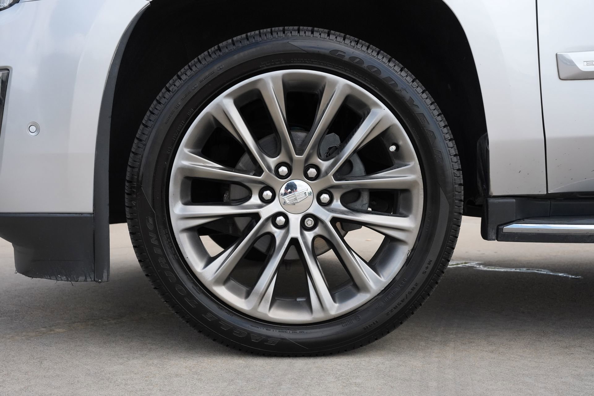 Used 2018 Cadillac Escalade ESV Luxury image 31