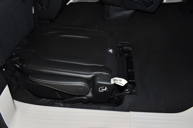 Certified 2024 Chrysler Pacifica Touring-L FWD image 18