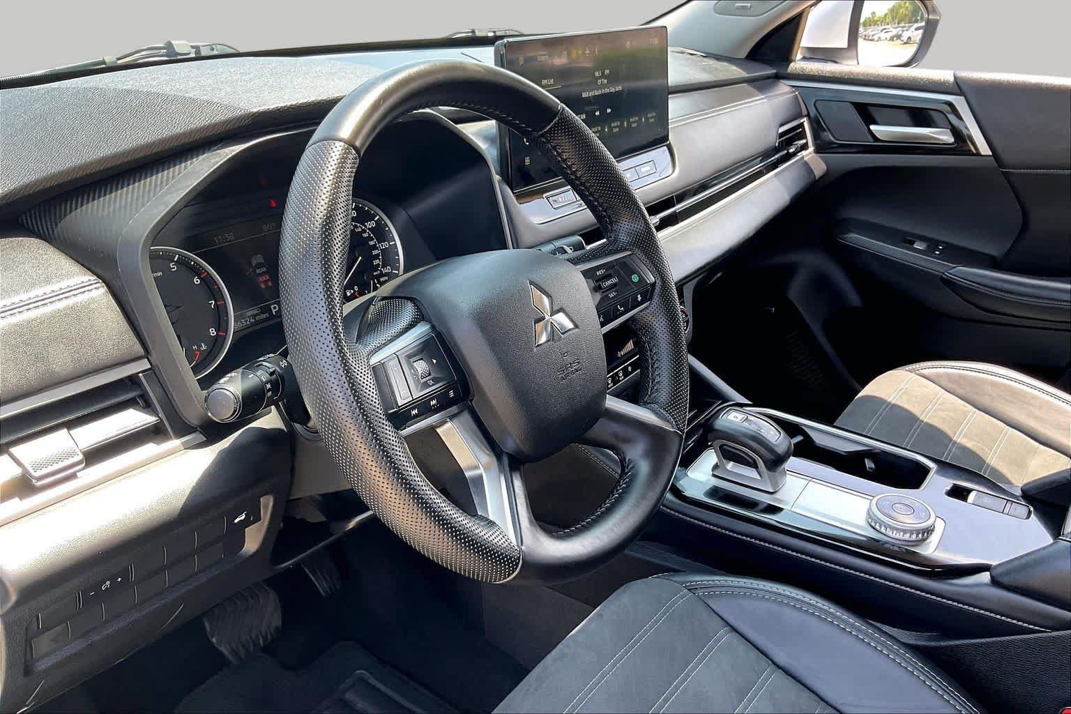 Used 2025 Mitsubishi Outlander SE AWD/4WD image 35