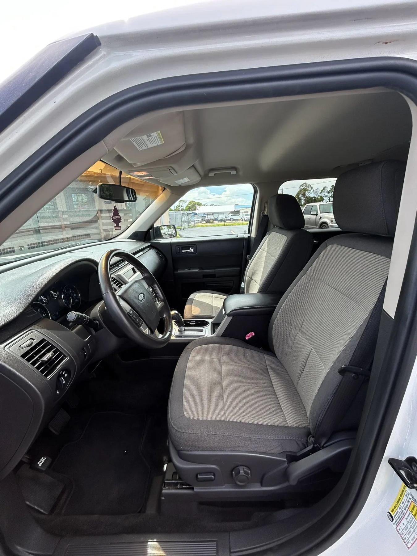 Used 2010 Ford Flex SE FWD image 21