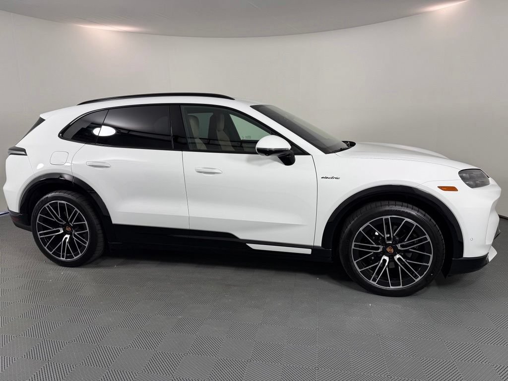 New 2026 Porsche Cayenne Electric AWD/4WD image 8