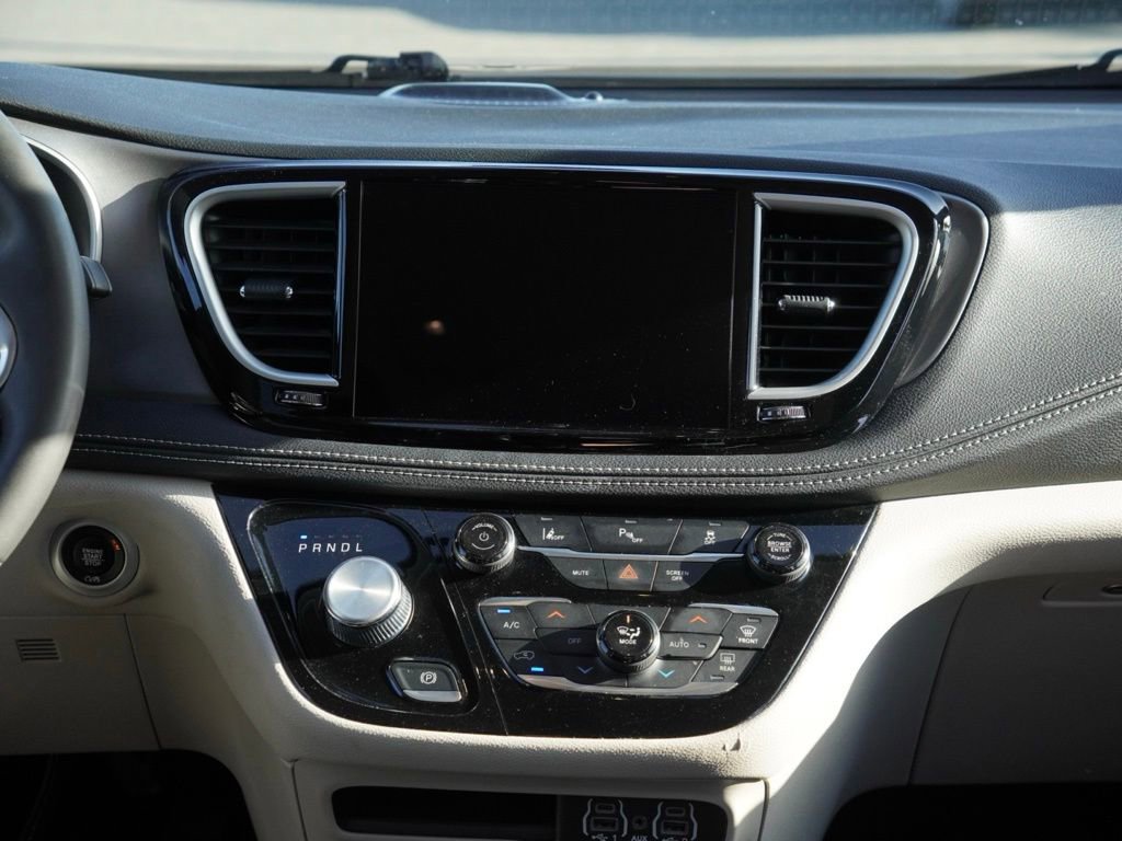 Certified 2023 Chrysler Pacifica Touring-L image 22