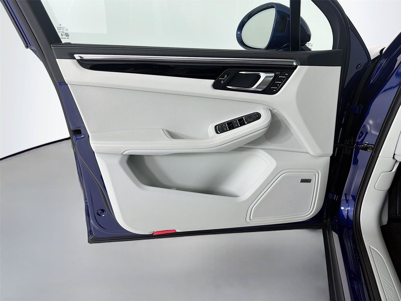 Certified 2026 Porsche Macan Turbo AWD/4WD image 6