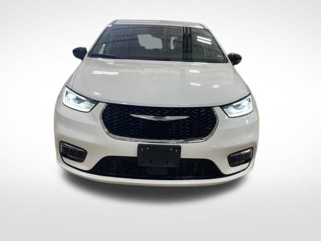 Used 2024 Chrysler Pacifica Touring-L image 5