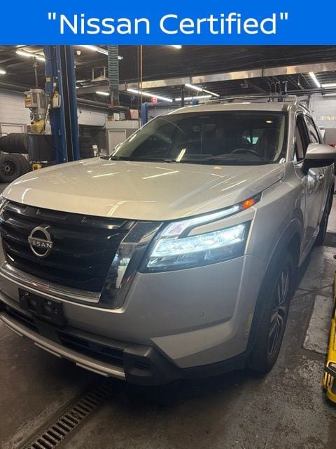 Certified 2024 Nissan Pathfinder Platinum FWD image 2