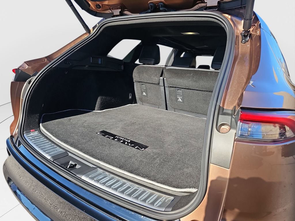 Certified 2025 Toyota Crown Signia image 21