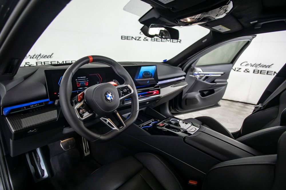 Used 2026 BMW M5 w/ Executive Package image 23