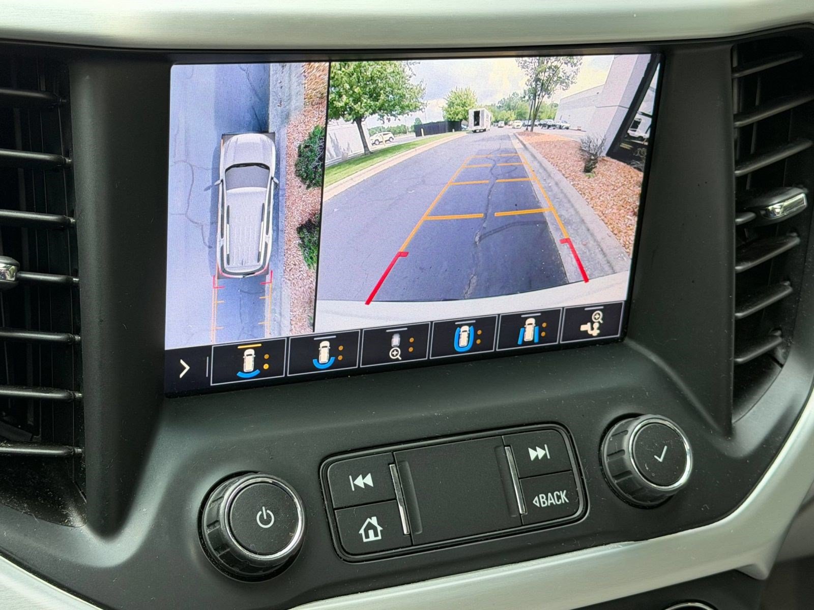 Used 2020 GMC Acadia SLT w/ Driver Alert Package II AWD/4WD image 19