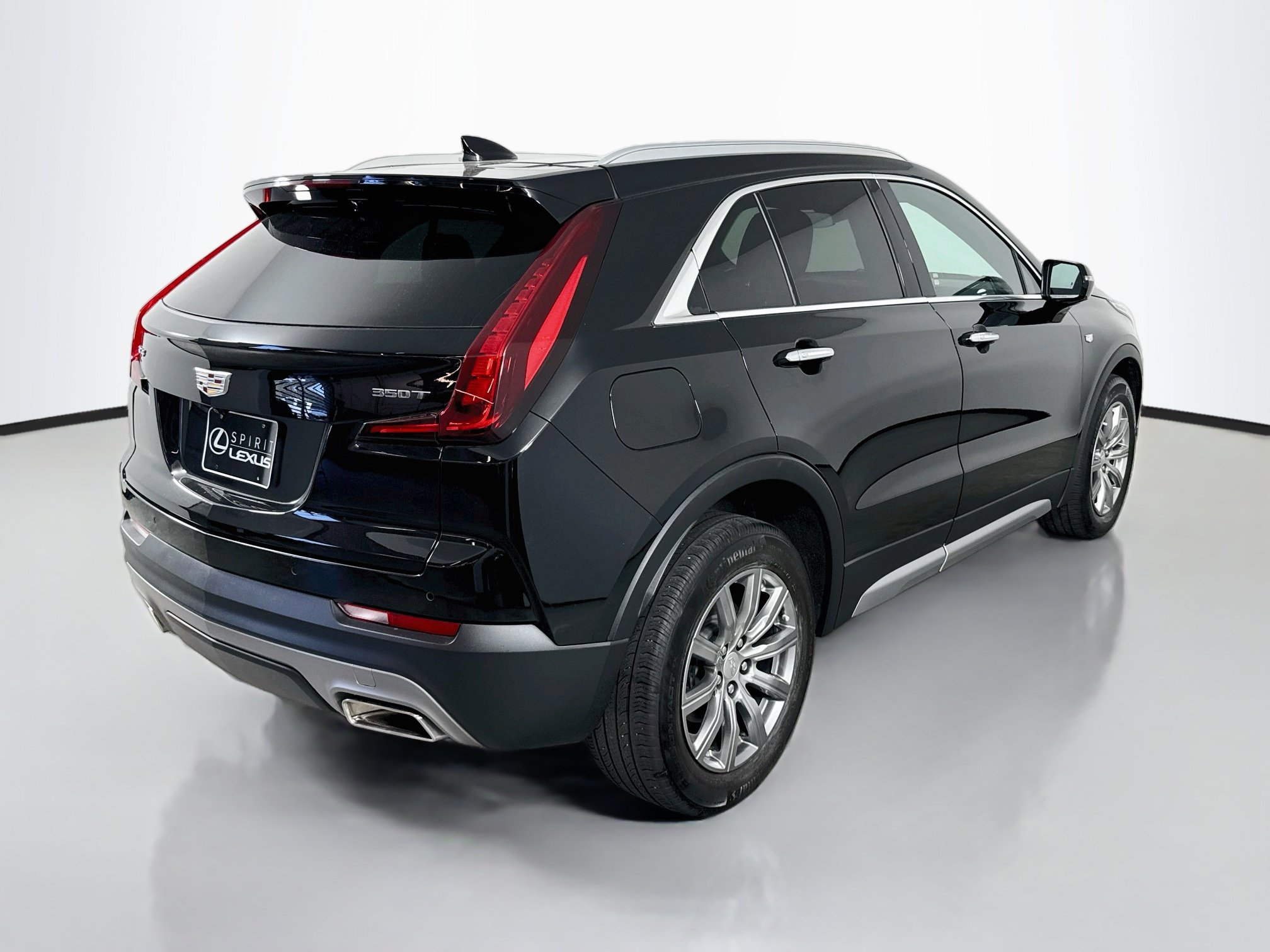 Used 2021 Cadillac XT4 Premium Luxury w/ Cold Weather Package FWD image 7