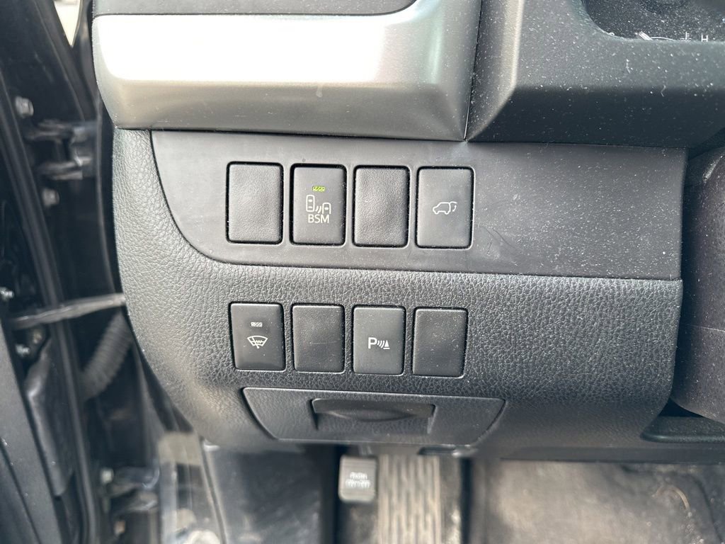 Used 2015 Toyota Highlander Limited image 18