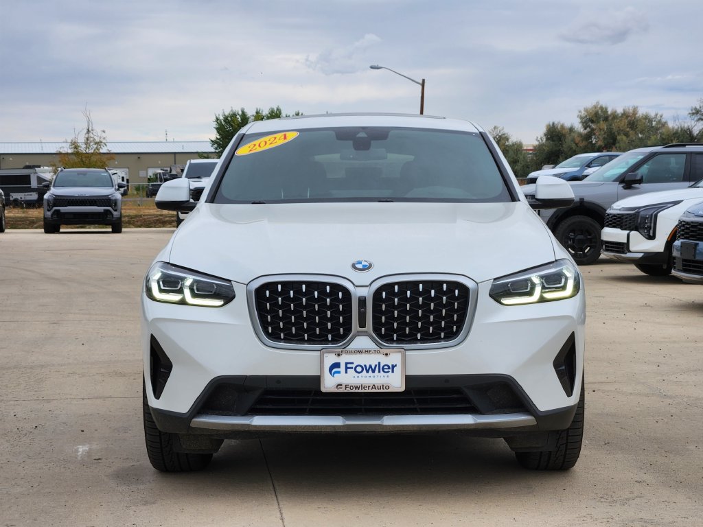 Used 2024 BMW X4 xDrive30i w/ Parking Assistance Package AWD/4WD image 2
